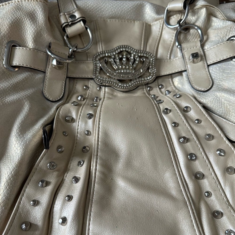 This is a very cute and vintage purse.